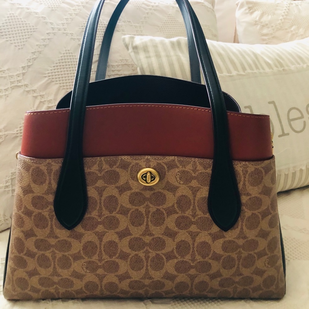 Beautiful Coach “Lora” tote